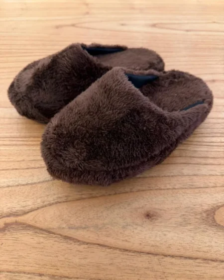 Pantufla Chocolate Peluche Cerrada
