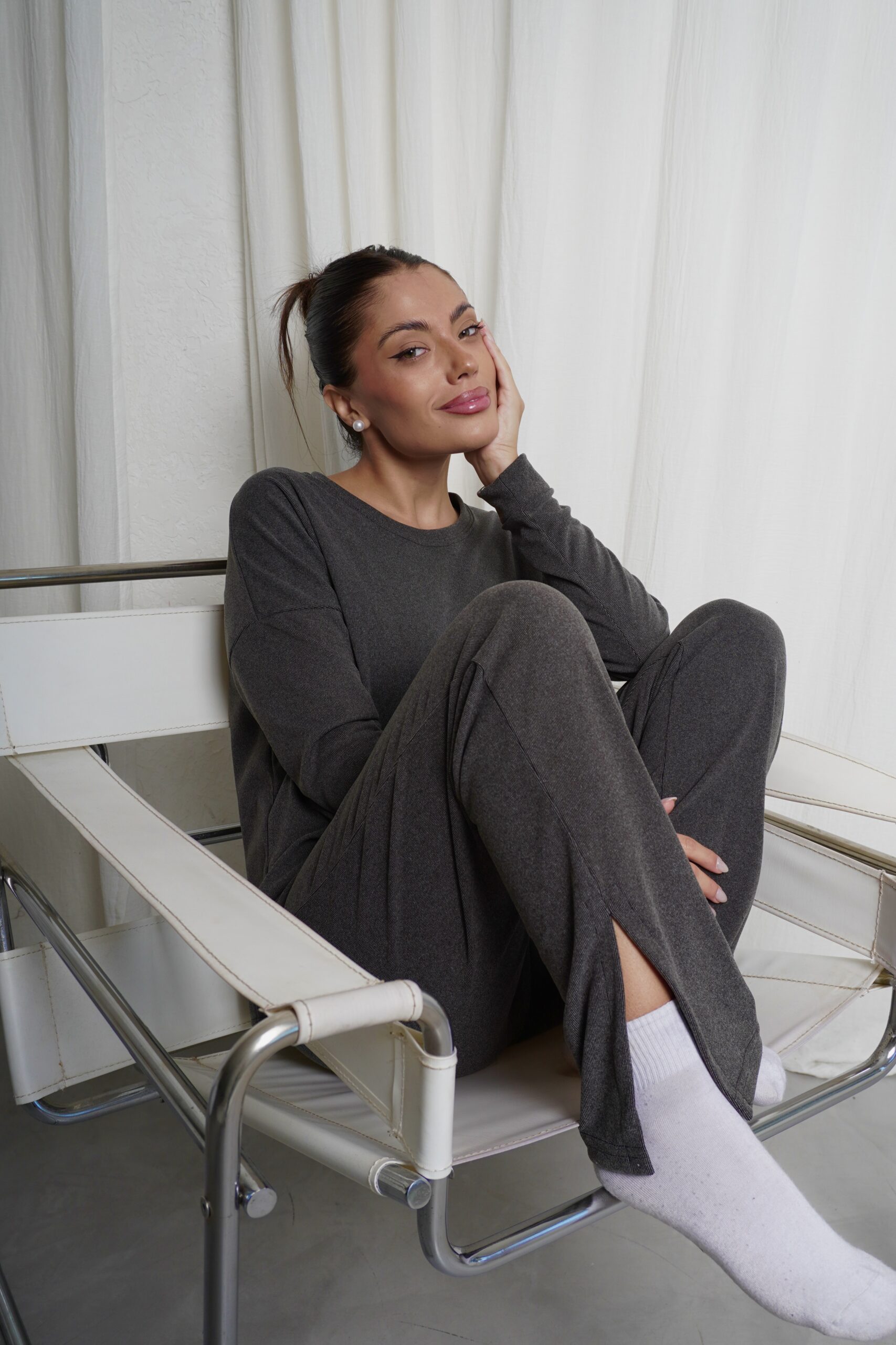 Pijama Velvet Liso Gris Oscuro - Imagen 2